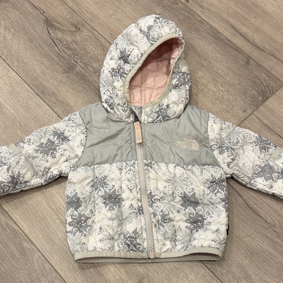 The North Face Infant Snowflake Jacket - Gray and Pink - Picture 2 of 5